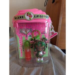 Yummiland x Holiday Scented Lip-gloss Halle Candy Cane CIB New in Box